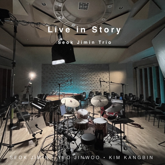 Ʈ, ̺ Ȳ ǰ ٹ `Live in Story` 26 ߸